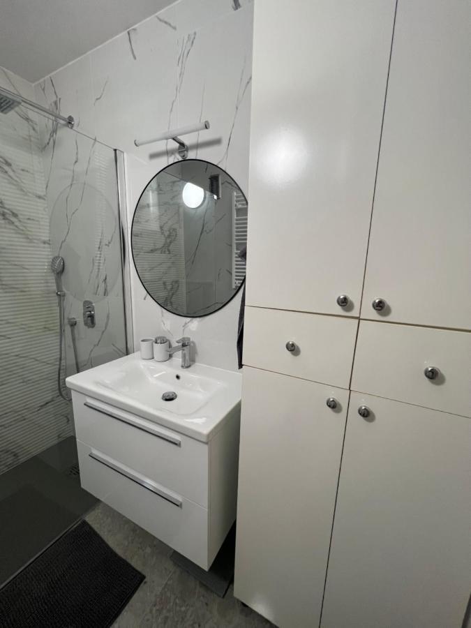 City Center Apartment Twiggy Макарска Екстериор снимка