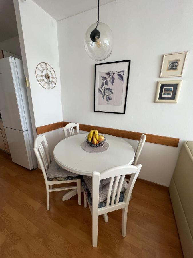 City Center Apartment Twiggy Макарска Екстериор снимка