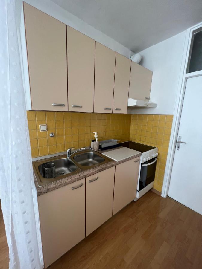 City Center Apartment Twiggy Макарска Екстериор снимка
